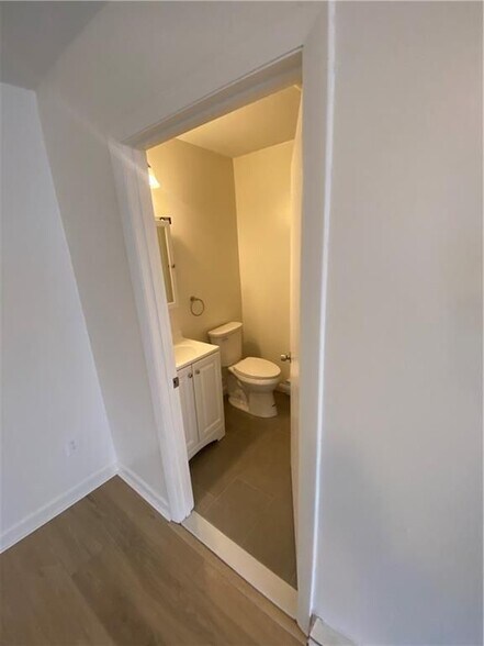 Building Photo - 174 Daboll St