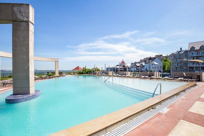 Building Photo - 15 FREEDOM Way