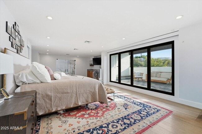 Building Photo - 3112 E Palo Verde Dr