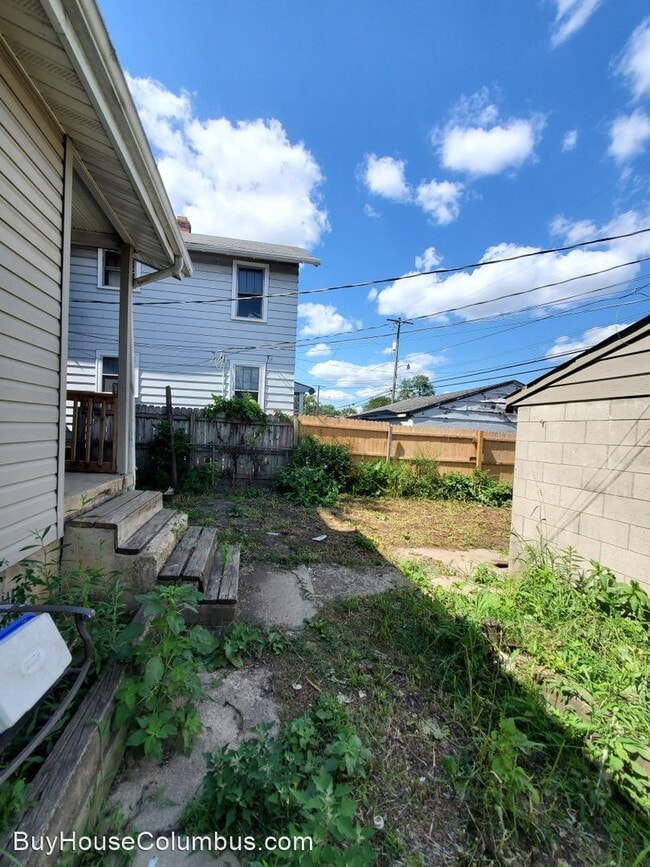 Building Photo - 3 br, 1 bath House - 614 S Warren Ave