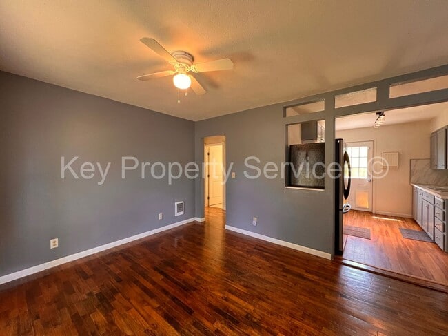 Building Photo - Cozy Two Bedroom House with Large Yard