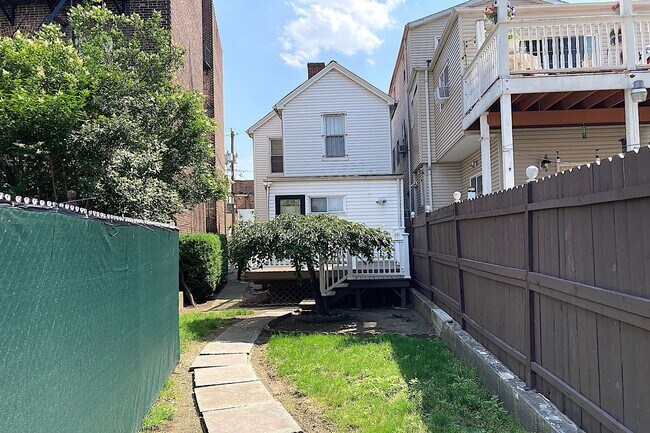 Building Photo - 284 Magnolia Ave