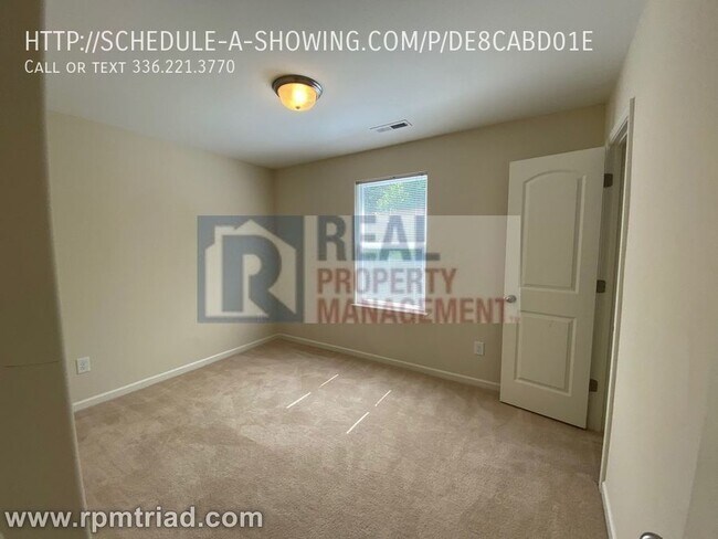 Building Photo - 3 Bedroom / 2.5 Bath Home Available Now!