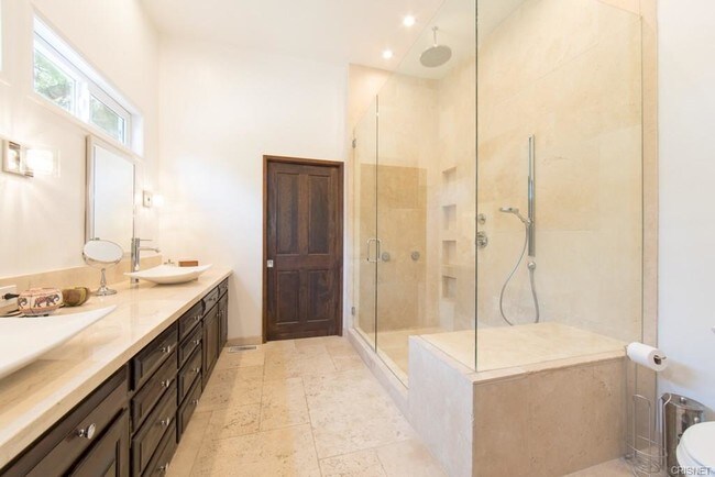 Building Photo - 4713 Bedel St