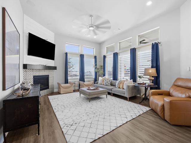 Building Photo - 2325 Offerande Dr