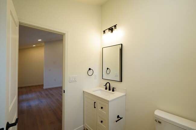 Building Photo - 4805 Charlotte Way