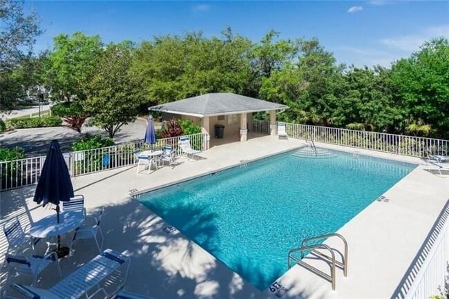 Building Photo - 295 Fareham Dr