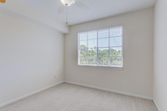 Building Photo - 9303 Myrtlewood Cir W