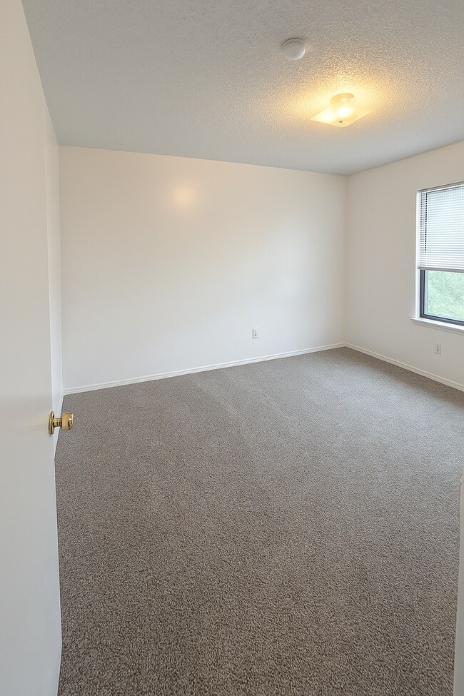 Building Photo - 2512 Elmwood Pkwy