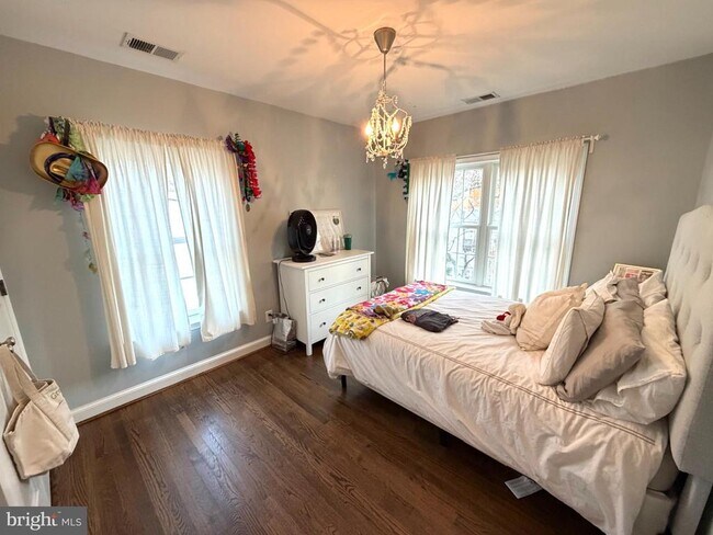 Building Photo - 4318 Lynbrook Dr