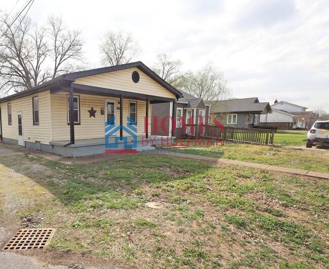 Building Photo - Two Bedroom House | Move In Ready!