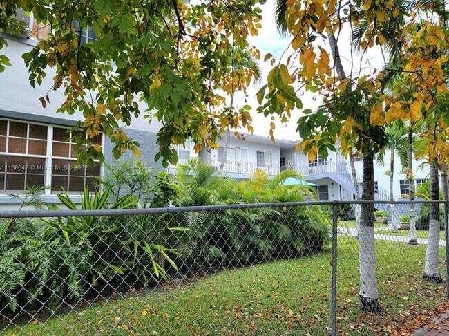 Building Photo - 555 SW 16th Ave