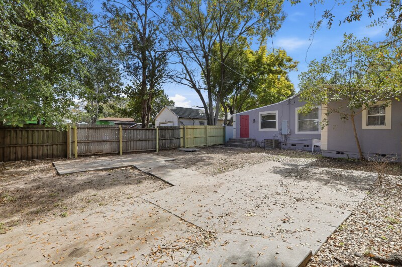 Building Photo - 1031 James Ave S