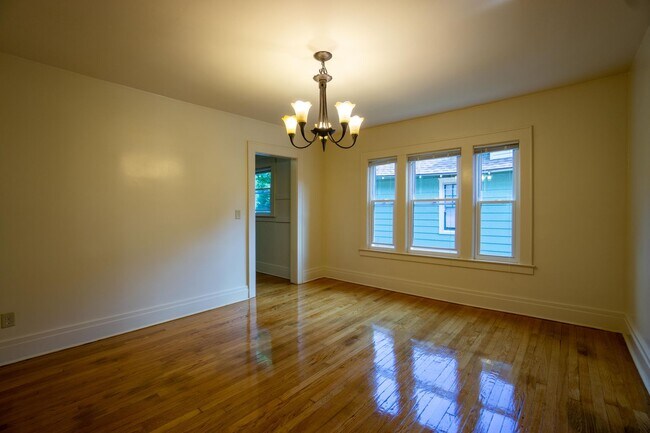 Building Photo - 229 Fellows Ave