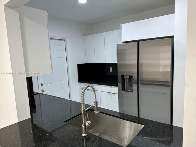 Building Photo - 6936 SW 22nd St