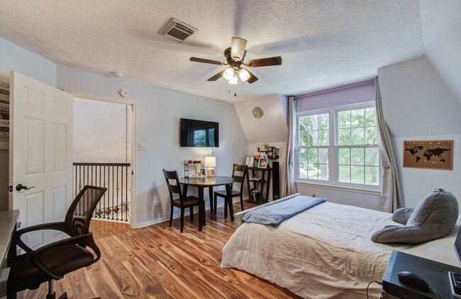 Building Photo - 11311 Chevy Chase Dr