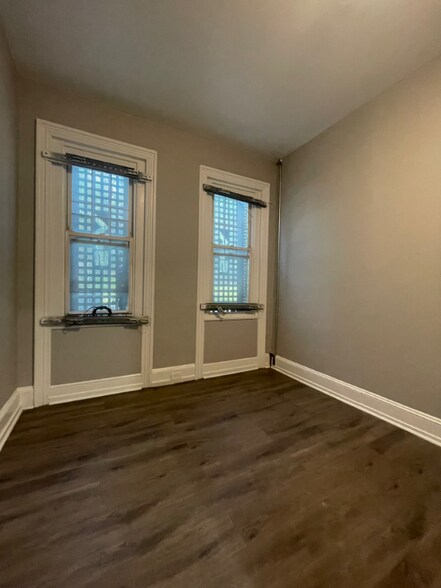 Building Photo - 642 E Indiana Ave