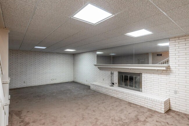 Building Photo - 3 bed 2.5 with awesome basement near Tech now available