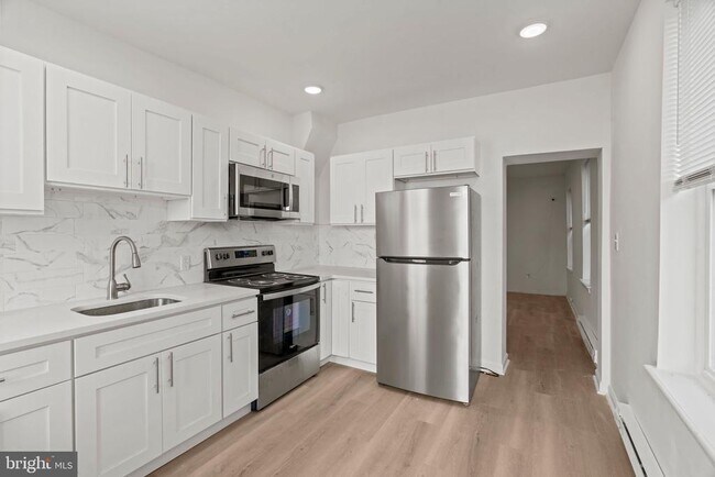 Building Photo - 19 W Seymour St