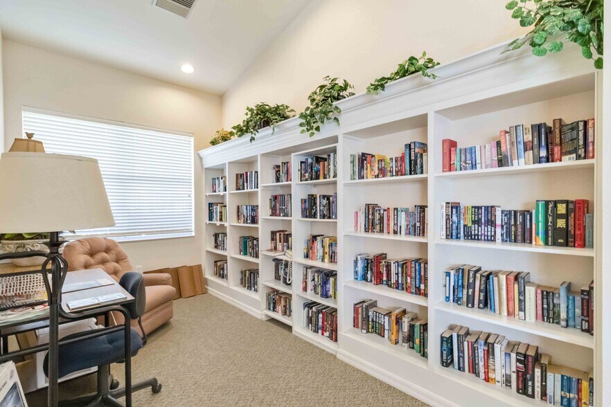 Building Photo - 8202 L Pavia Blvd