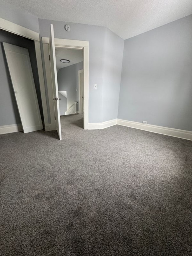 Building Photo - 804 6th Ave S