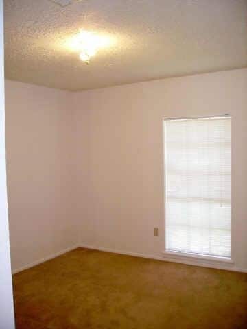 Building Photo - 810 Terryhollow St