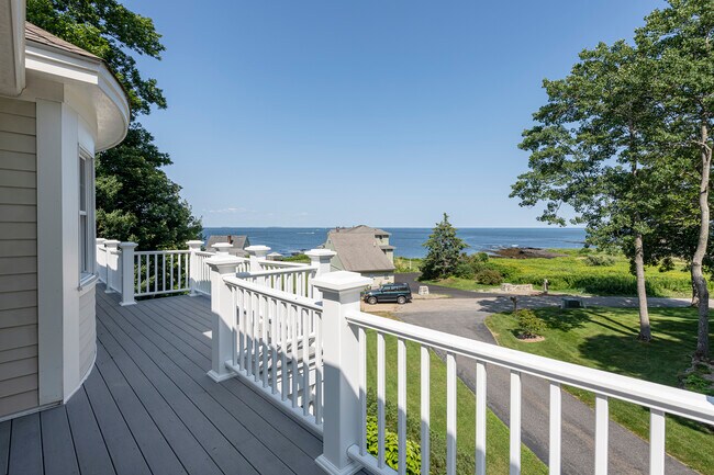 Building Photo - 2 Oak Knoll Rd