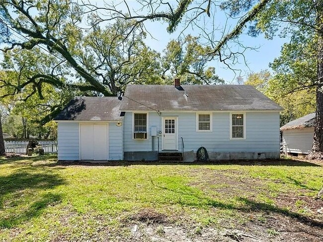 Building Photo - 1450 McArthur St