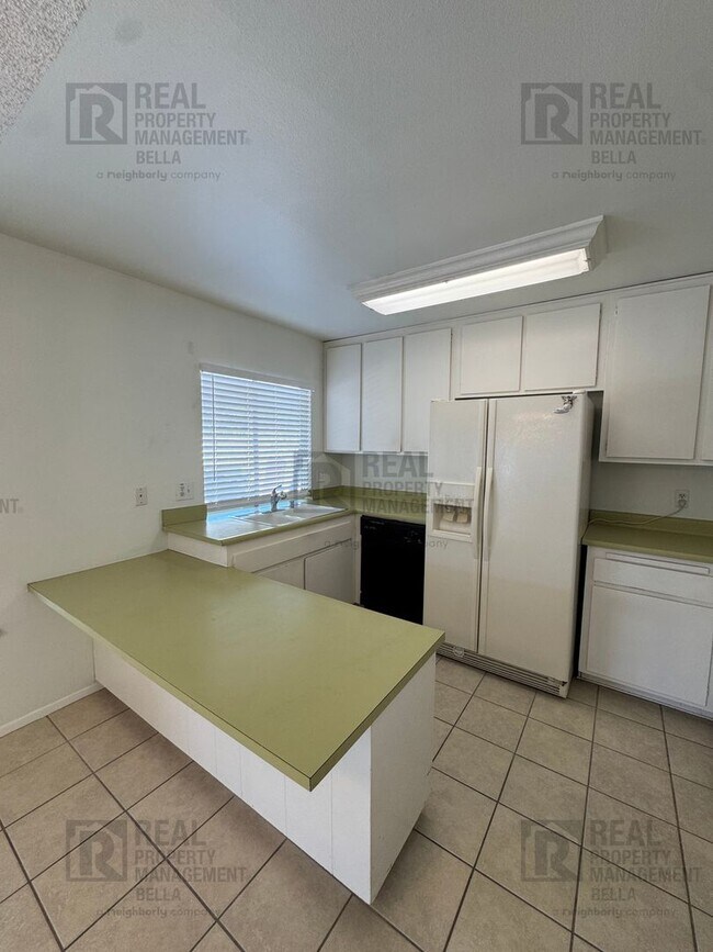 Building Photo - 55+ Community Gem: Open Floor Plan, Large ...