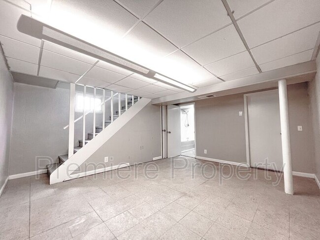 Building Photo - 3437 N Poplar Ave
