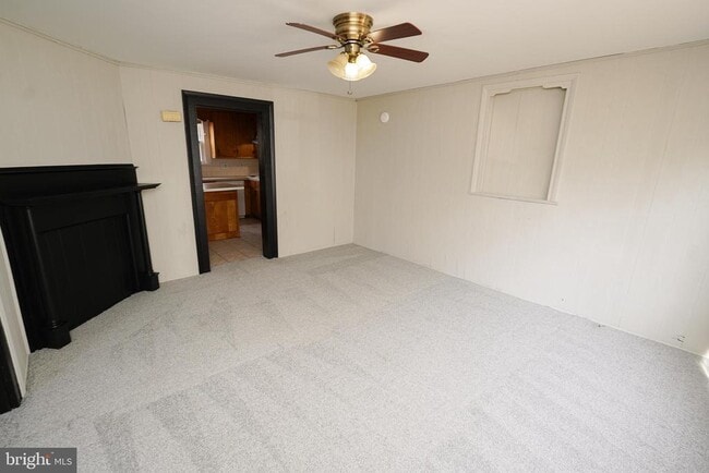 Building Photo - 305 E Pine St