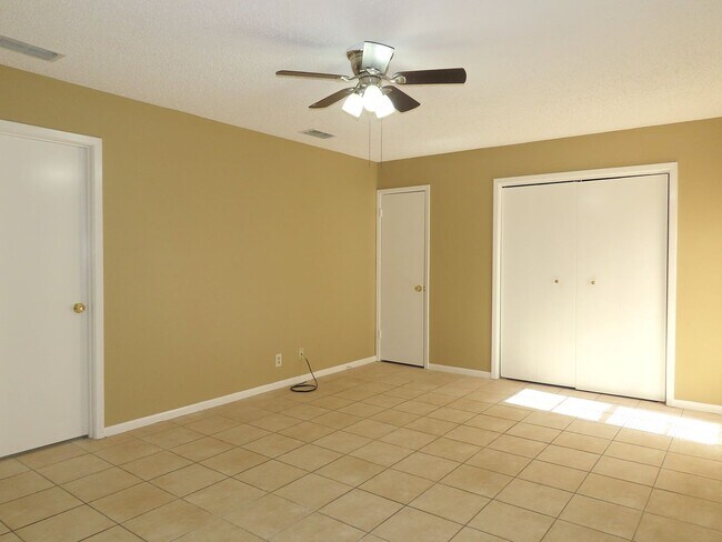 Building Photo - 11782 S Hillcreek Rd