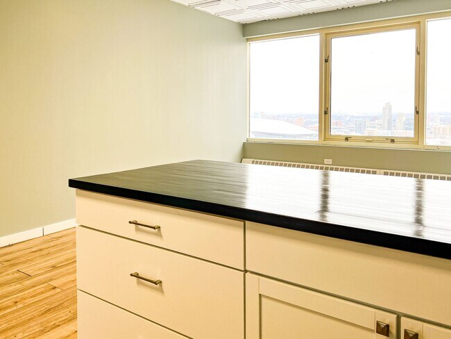 Building Photo - Discover Skyway Connected: Luxury Living in Downtown Minneapolis for $1,199/month!