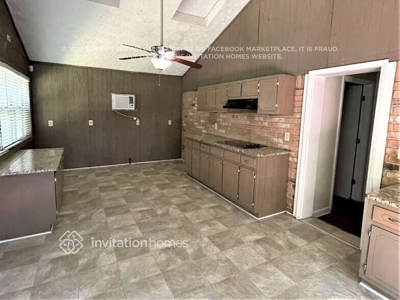Building Photo - 4515 Lincoln Way SW