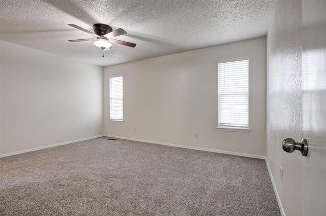 Building Photo - 9021 N Rockwell Dr