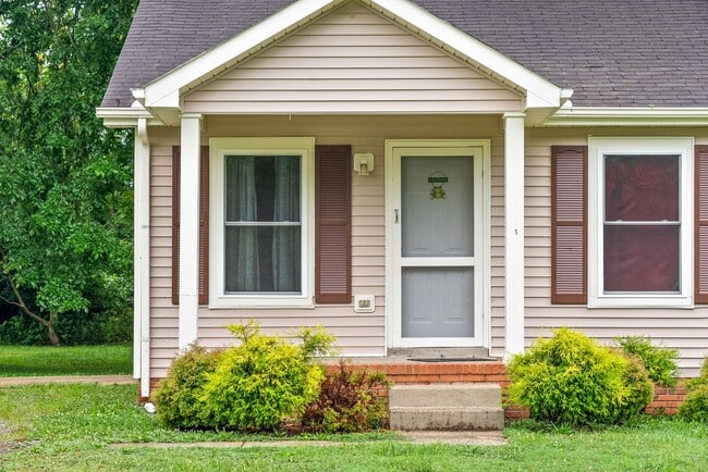 Building Photo - 135 E St