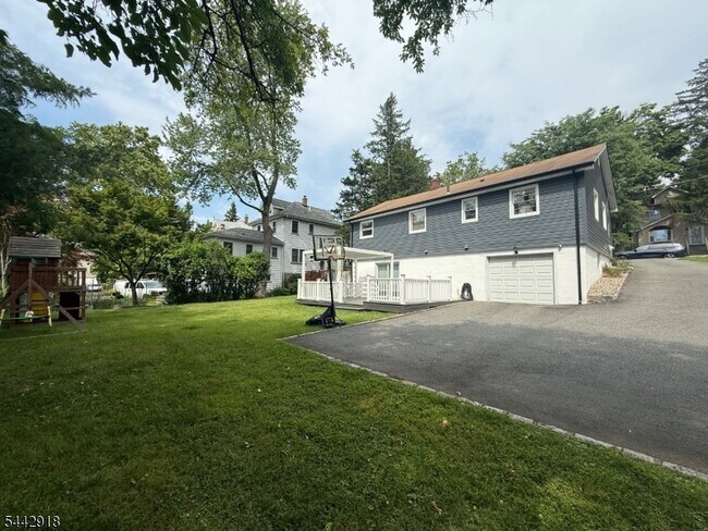 Building Photo - 78 Mounthaven Dr