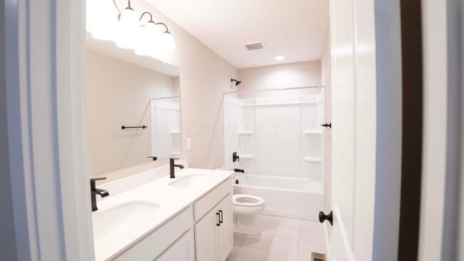 Building Photo - 1717 Longhill Dr