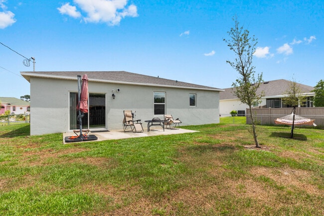 Building Photo - 1514 SW Kosnar Ave