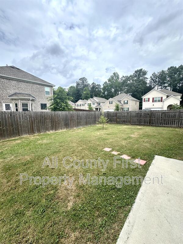 Building Photo - 553 Sprayberry Dr