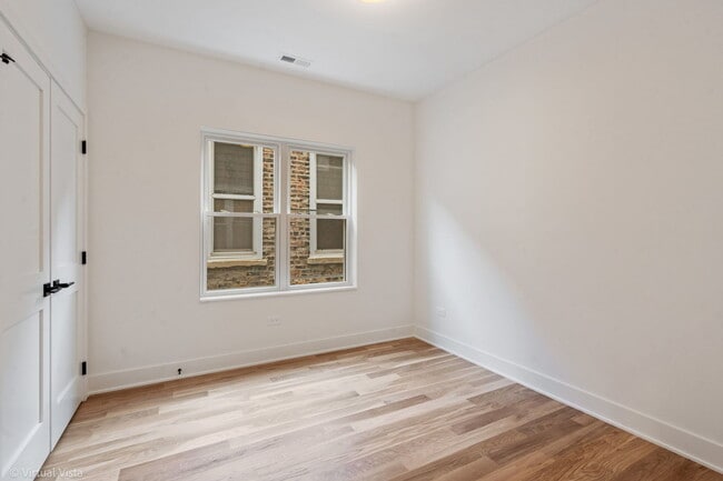 Building Photo - 2122 W 18th Pl
