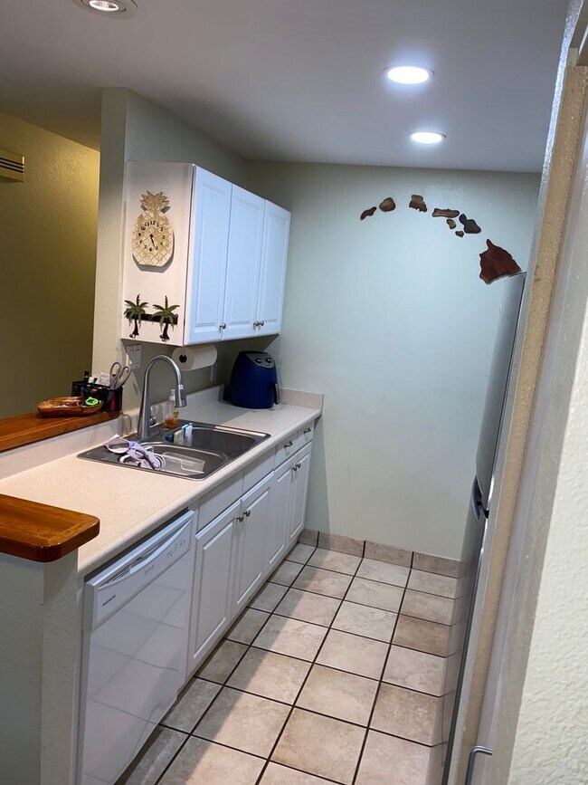 Building Photo - Nicely Furnished, tastefully remodeled, downstairs Kihei Villages with 2 designated parking spaces