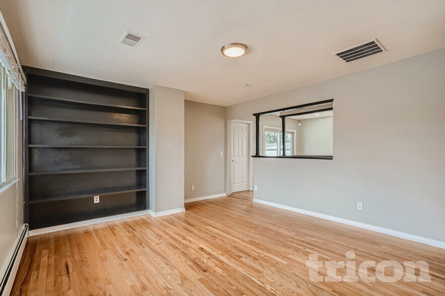 Building Photo - 4662 S Badger Ct