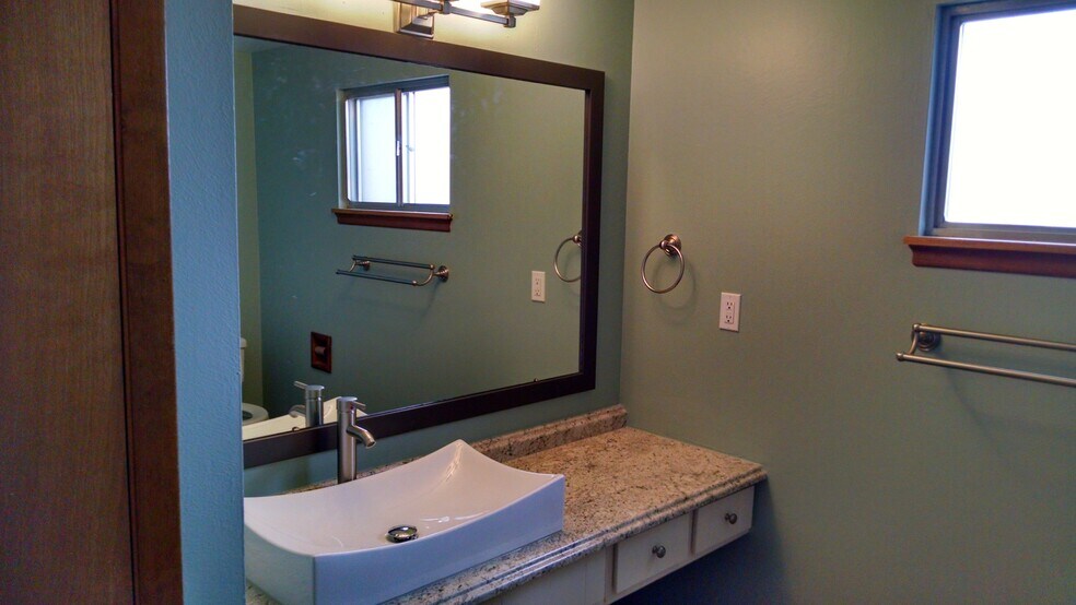 Upstairs bathroom - 1838 Gay Street
