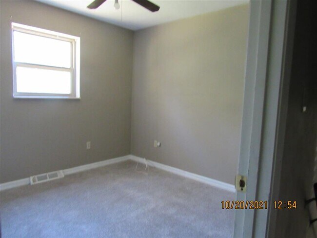Building Photo - 10 Tanbark Dr