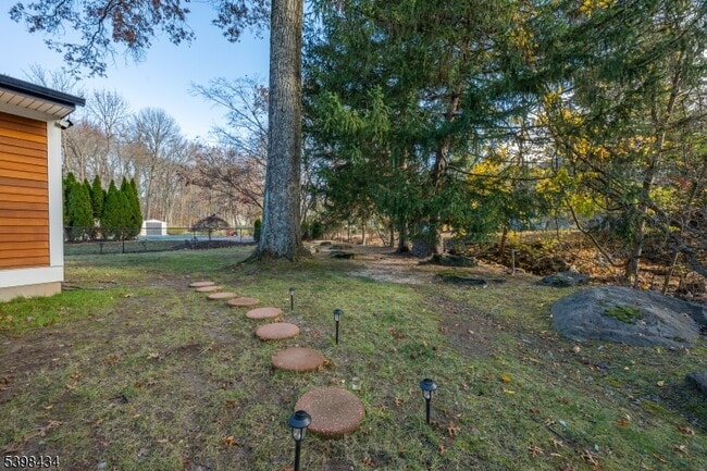 Building Photo - 7 Oak Tree Ln