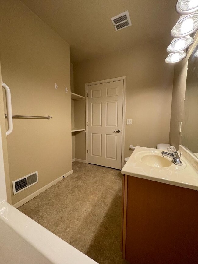 Building Photo - 323 W Main St