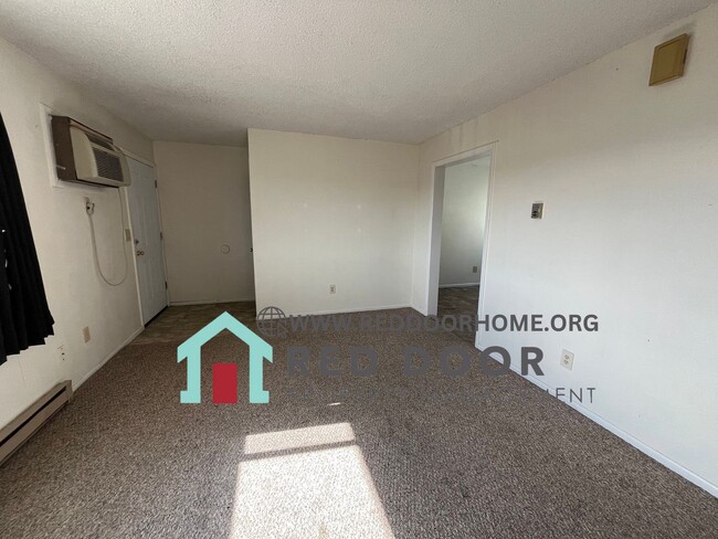 Building Photo - 2315 15th Ave S