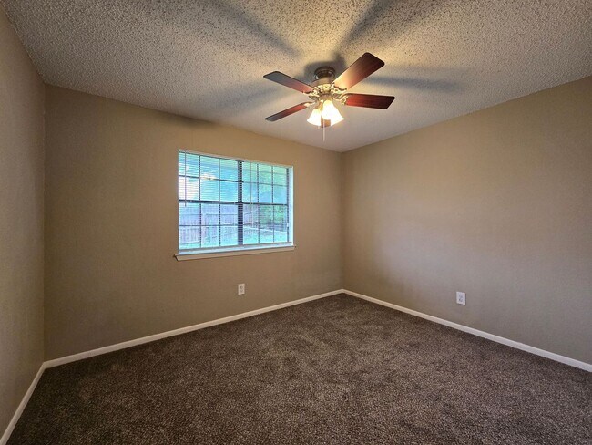 Building Photo - 1710 Joy Dr