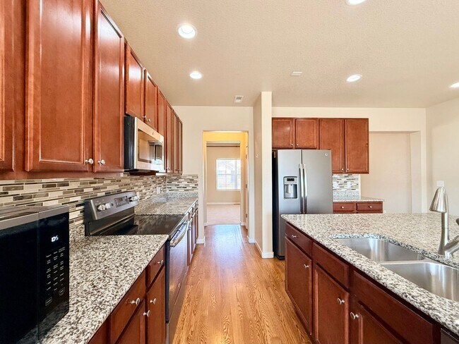 Building Photo - 6531 Wexford Dr